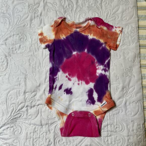 Gerber Tie Dye Onesie Bodysuit Size 0-3m - Picture 2 of 5